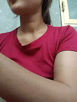 Snapshot of Rosie_LoveUU chatting on 05-19-26, 02:29 Rosie LoveUU online show from 05-19-26, 02:29
