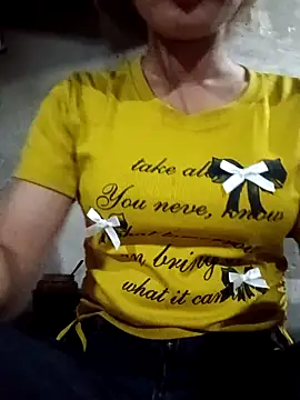 Snapshot of Rosie_LoveUU chatting on 05-20-26, 11:00 Rosie LoveUU online show from 05-20-26, 11:00