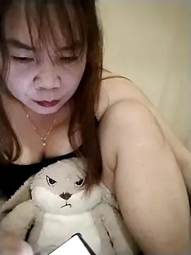 Snapshot of Squirt107 chatting on 05-09-26, 02:00 Squirt107 online show from 05-09-26, 02:00
