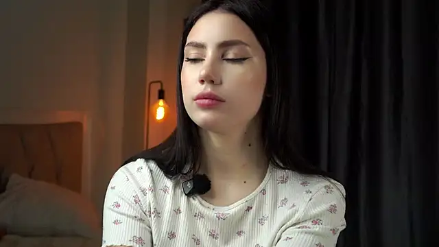 Snapshot of KasiReitan chatting on 05-18-26, 11:27 KasiReitan online show from 05-18-26, 11:27
