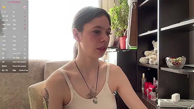 Snapshot of TuZezima chatting on 06-10-26, 03:11 TuZezima online show from 06-10-26, 03:11