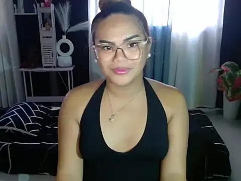 Snapshot of Kendallfoxx chatting on 04-26-26, 04:10 Kendallfoxx online show from 04-26-26, 04:10