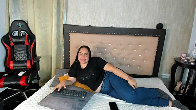 Snapshot of Zoedeleon chatting on 05-09-26, 07:30 Zoedeleon online show from 05-09-26, 07:30
