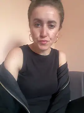Snapshot of Avokadoo chatting on 05-20-26, 11:49 Avokadoo online show from 05-20-26, 11:49