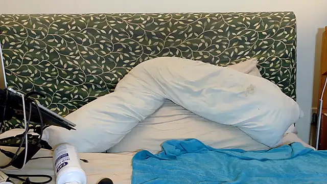 Snapshot of KinkCentral chatting on 06-17-26, 10:54 KinkCentral online show from 06-17-26, 10:54