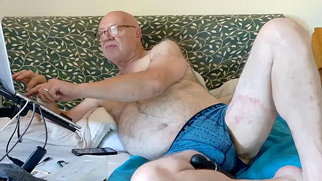 Snapshot of KinkCentral chatting on 06-21-26, 06:21 KinkCentral online show from 06-21-26, 06:21