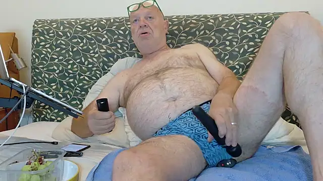 Snapshot of KinkCentral chatting on 07-22-26, 08:33 KinkCentral online show from 07-22-26, 08:33