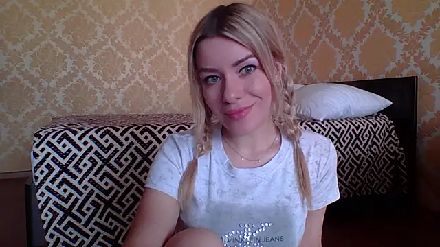 Snapshot of Softy_Aura_ chatting on 05-28-26, 01:19 Softy Aura online show from 05-28-26, 01:19