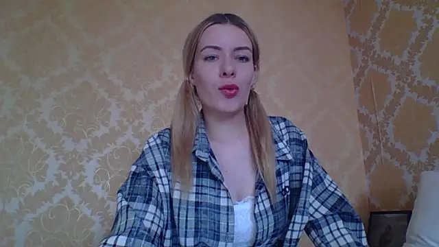 Snapshot of Softy_Aura_ chatting on 06-16-26, 02:09 Softy Aura online show from 06-16-26, 02:09