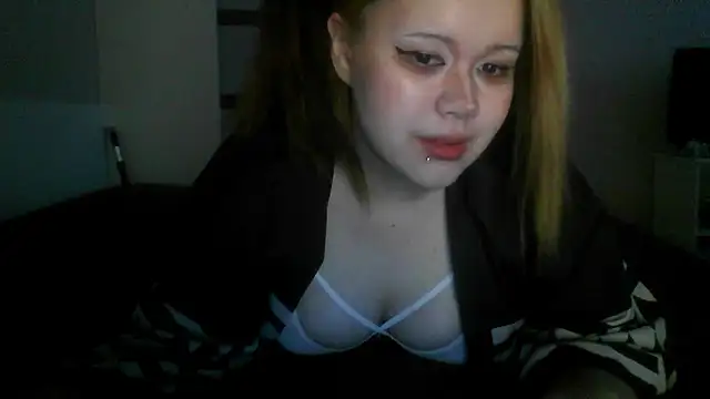 Snapshot of Amanda_Mia_ chatting on 06-11-26, 04:49 Amanda Mia online show from 06-11-26, 04:49