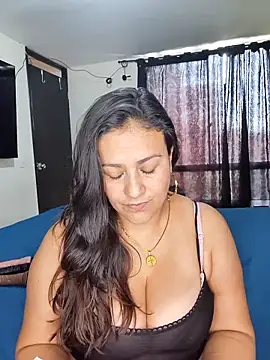 Snapshot of roxana_sexy_2026 chatting on 05-13-26, 05:21 roxana sexy 2026 online show from 05-13-26, 05:21