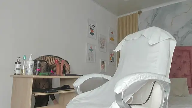 Snapshot of scarletmilzx chatting on 06-26-26, 01:04 scarletmilzx online show from 06-26-26, 01:04