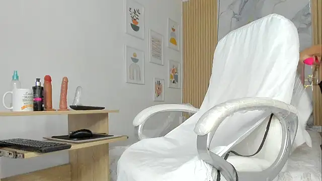 Snapshot of scarletmilzx chatting on 07-22-26, 12:41 scarletmilzx online show from 07-22-26, 12:41