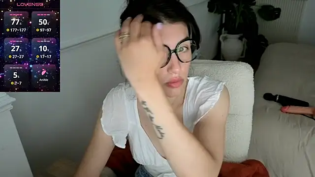Snapshot of charlieangella chatting on 05-05-26, 06:43 charlieangella online show from 05-05-26, 06:43