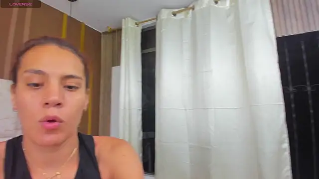 Snapshot of AlahiaEvanz chatting on 05-10-26, 04:50 AlahiaEvanz online show from 05-10-26, 04:50