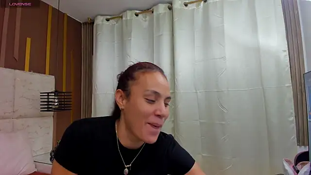 Snapshot of AlahiaEvanz chatting on 05-22-26, 02:30 AlahiaEvanz online show from 05-22-26, 02:30