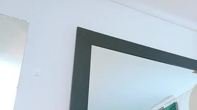 Snapshot of Elektradoll1 chatting on 06-05-26, 12:44 Elektradoll1 online show from 06-05-26, 12:44