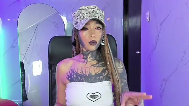 Snapshot of Lucy_Doll8 chatting on 06-15-26, 08:22 Lucy Doll8 online show from 06-15-26, 08:22
