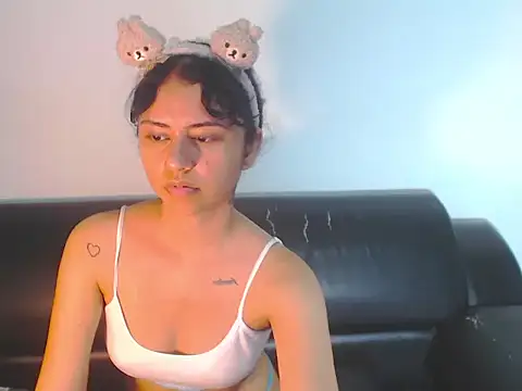 Snapshot of BellaLuxxs chatting on 05-16-26, 12:40 BellaLuxxs online show from 05-16-26, 12:40