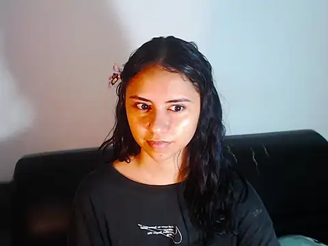 Snapshot of BellaLuxxs chatting on 06-06-26, 10:14 BellaLuxxs online show from 06-06-26, 10:14