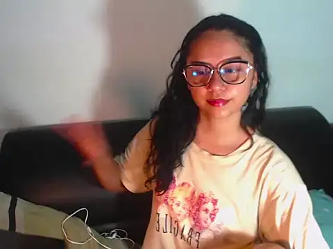 Snapshot of BellaLuxxs chatting on 07-10-26, 11:18 BellaLuxxs online show from 07-10-26, 11:18
