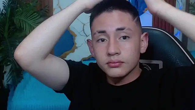 Snapshot of Andres_Tay chatting on 04-25-26, 02:25 Andres Tay online show from 04-25-26, 02:25