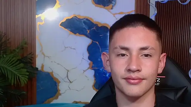 Snapshot of Andres_Tay chatting on 05-08-26, 02:28 Andres Tay online show from 05-08-26, 02:28