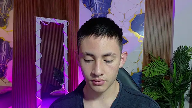 Snapshot of Andres_Tay chatting on 05-18-26, 03:02 Andres Tay online show from 05-18-26, 03:02
