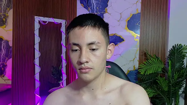 Snapshot of Andres_Tay chatting on 05-18-26, 04:07 Andres Tay online show from 05-18-26, 04:07
