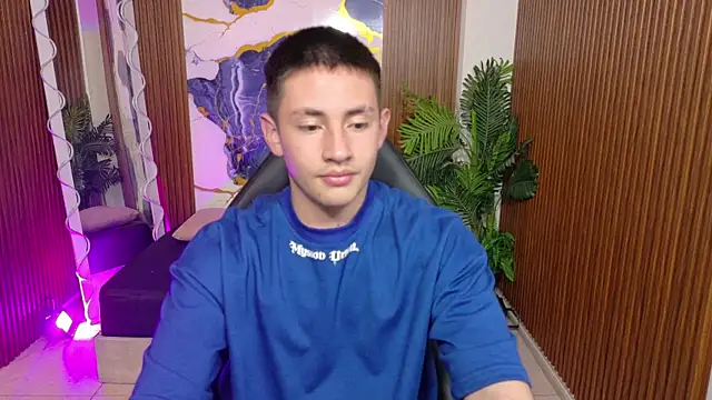 Snapshot of Andres_Tay chatting on 05-26-26, 02:40 Andres Tay online show from 05-26-26, 02:40
