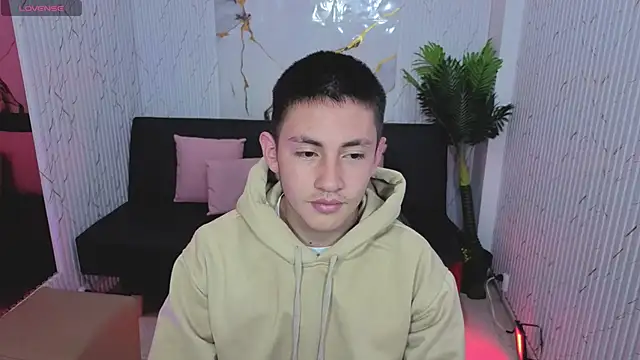 Snapshot of Andres_Tay chatting on 05-27-26, 09:01 Andres Tay online show from 05-27-26, 09:01
