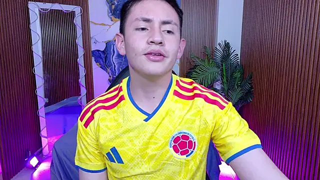 Snapshot of Andres_Tay chatting on 05-31-26, 02:53 Andres Tay online show from 05-31-26, 02:53