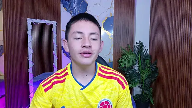 Snapshot of Andres_Tay chatting on 06-01-26, 01:51 Andres Tay online show from 06-01-26, 01:51