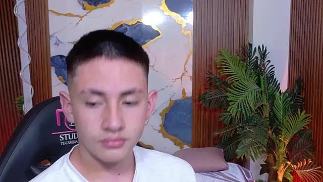 Snapshot of Andres_Tay chatting on 06-06-26, 02:38 Andres Tay online show from 06-06-26, 02:38