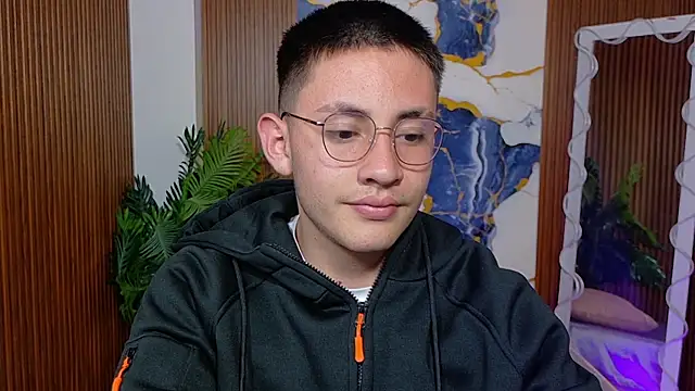 Snapshot of Andres_Tay chatting on 06-11-26, 02:44 Andres Tay online show from 06-11-26, 02:44