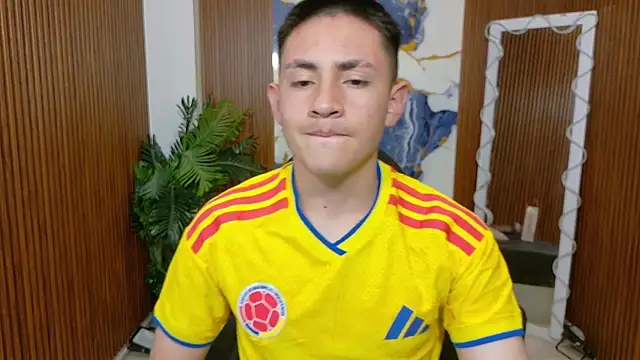 Snapshot of Andres_Tay chatting on 06-14-26, 03:08 Andres Tay online show from 06-14-26, 03:08