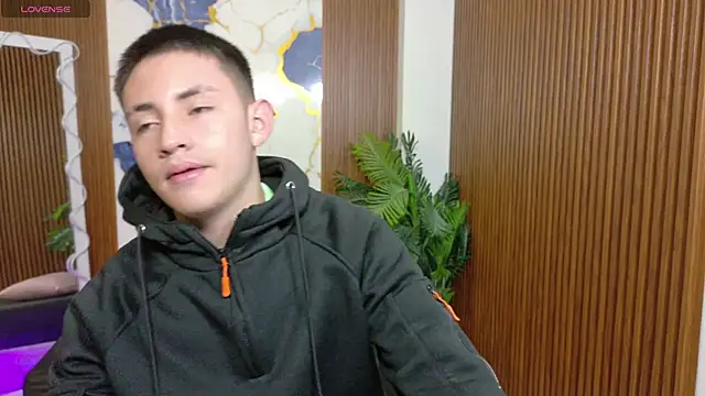 Snapshot of Andres_Tay chatting on 06-15-26, 02:14 Andres Tay online show from 06-15-26, 02:14
