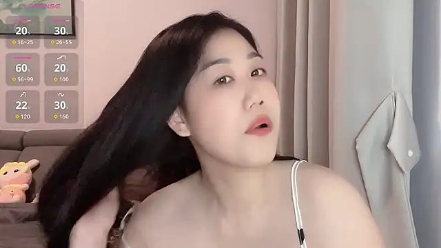 Snapshot of F-Yuwei chatting on 05-20-26, 04:35 F-Yuwei online show from 05-20-26, 04:35