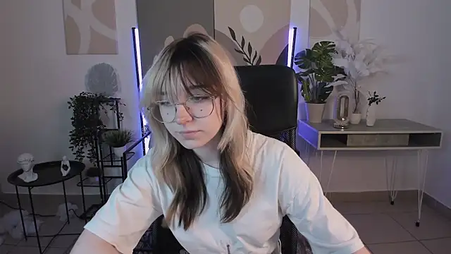 Snapshot of NyxCalderra chatting on 06-03-26, 04:48 NyxCalderra online show from 06-03-26, 04:48