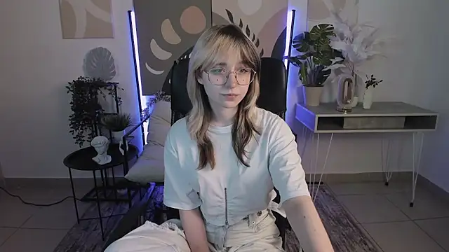Snapshot of NyxCalderra chatting on 06-05-26, 06:52 NyxCalderra online show from 06-05-26, 06:52