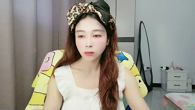 Snapshot of xiaoxiaohong030 chatting on 06-08-26, 12:14 xiaoxiaohong030 online show from 06-08-26, 12:14