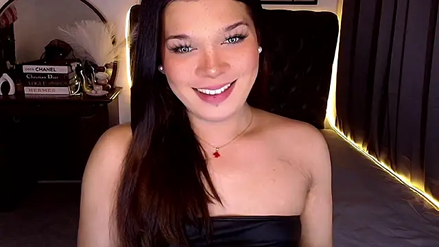 Snapshot of Empress_Candice chatting on 05-20-26, 01:06 Empress Candice online show from 05-20-26, 01:06
