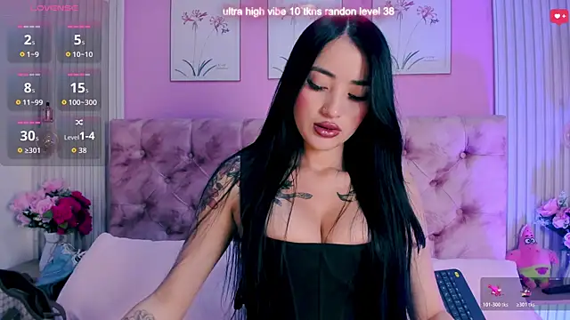 Ariana west  online show from 04-25-26, 01:03