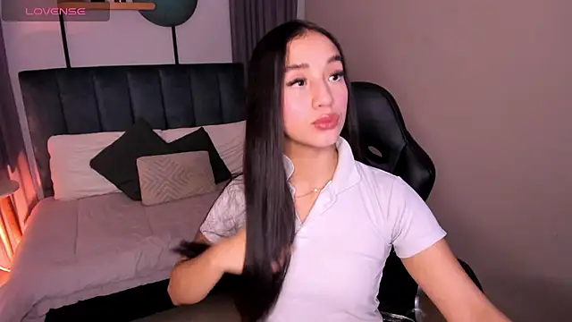 Snapshot of megann_blaze chatting on 07-02-26, 04:02 megann blaze online show from 07-02-26, 04:02