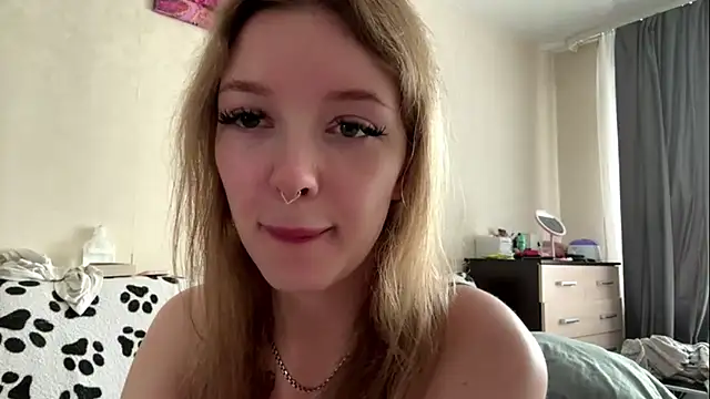 Snapshot of Elinthegreat chatting on 07-06-26, 09:39 Elinthegreat online show from 07-06-26, 09:39