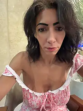 Snapshot of Yasmiinee chatting on 06-24-26, 07:24 Yasmiinee online show from 06-24-26, 07:24
