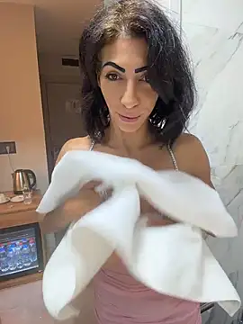 Snapshot of Yasmiinee chatting on 06-26-26, 09:52 Yasmiinee online show from 06-26-26, 09:52