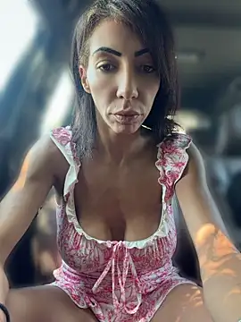 Snapshot of Yasmiinee chatting on 07-09-26, 01:15 Yasmiinee online show from 07-09-26, 01:15
