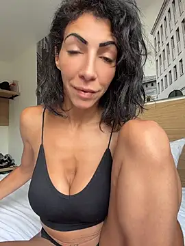 Snapshot of Yasmiinee chatting on 07-15-26, 06:13 Yasmiinee online show from 07-15-26, 06:13
