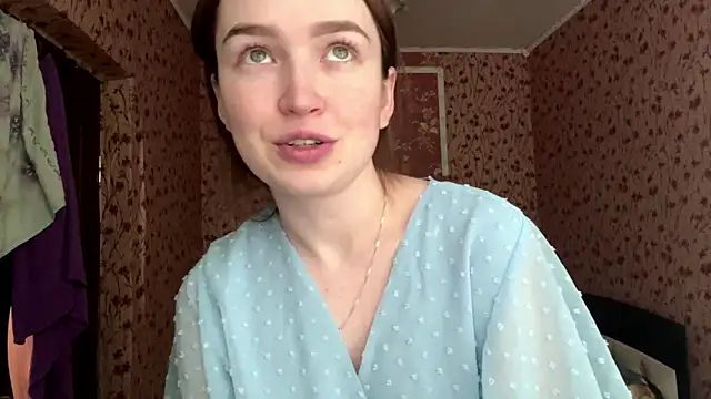 Snapshot of Chloooee chatting on 05-14-26, 02:46 Chloooee online show from 05-14-26, 02:46